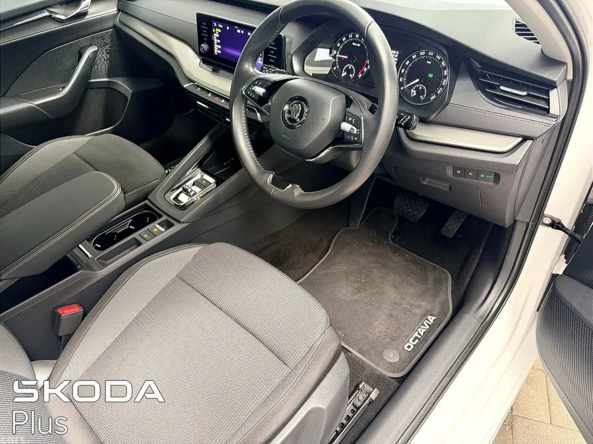 Skoda Octavia Saloon, Diesel, 2024, White