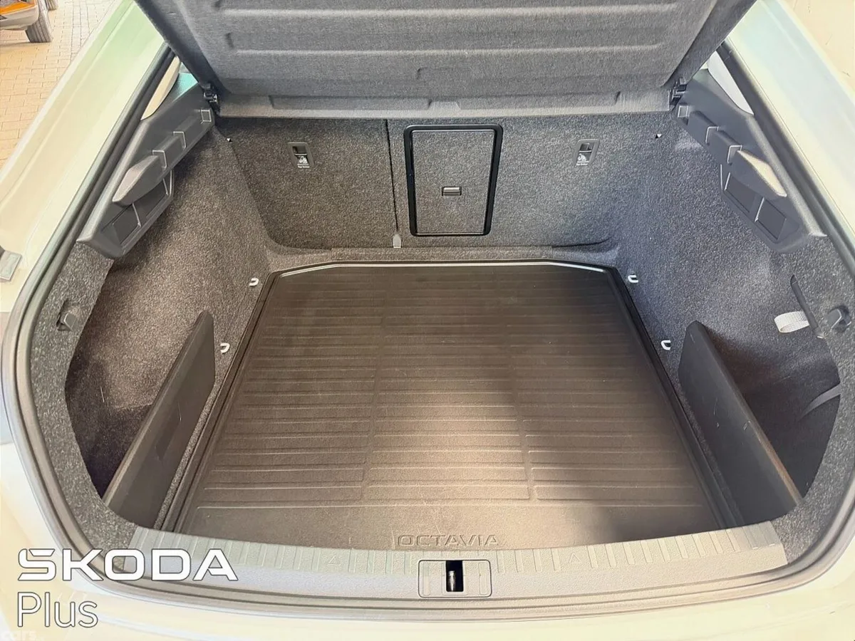 Skoda Octavia Saloon, Diesel, 2024, White