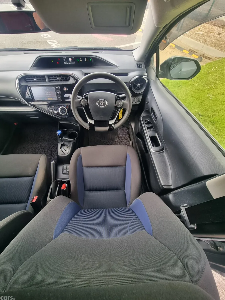 Toyota Aqua Hatchback, Petrol Hybrid, 2021, Grey