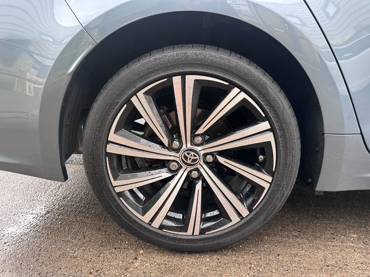 Toyota Corolla Saloon, Petrol Hybrid, 2022, Grey
