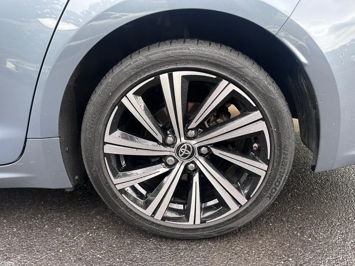 Toyota Corolla Saloon, Petrol Hybrid, 2022, Grey