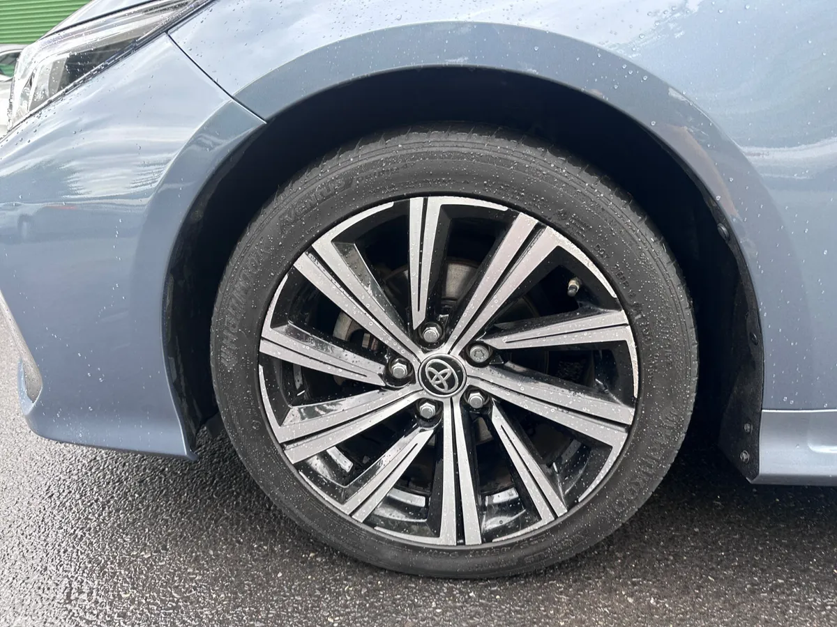 Toyota Corolla Saloon, Petrol Hybrid, 2022, Grey