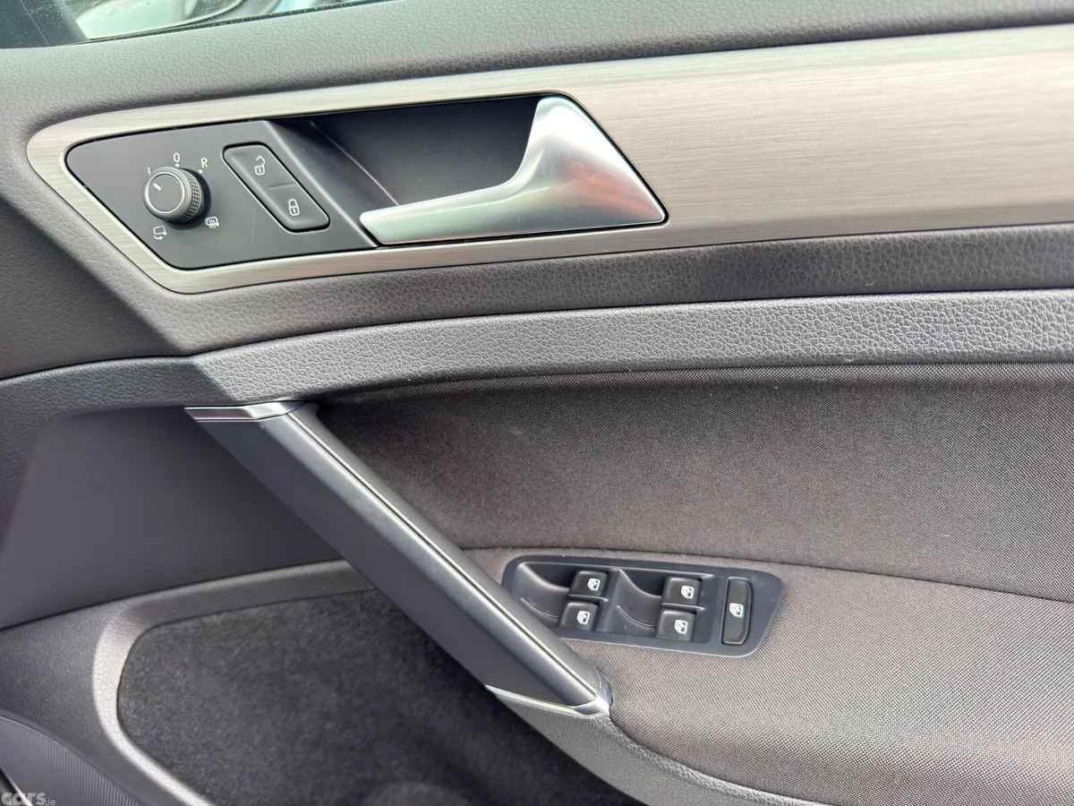 Volkswagen Golf Hatchback, Petrol, 2017, Silver