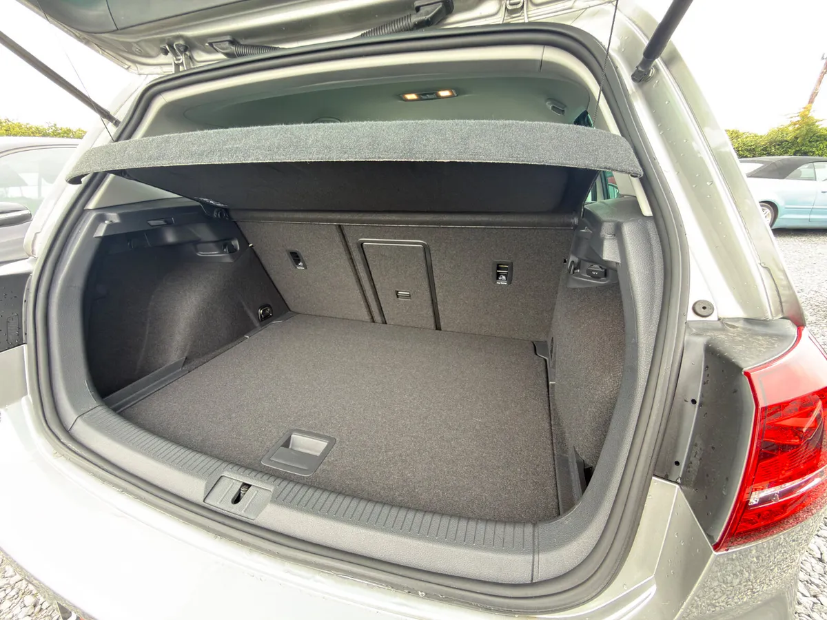 Volkswagen Golf Hatchback, Petrol, 2017, Silver