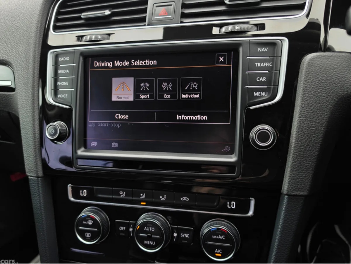 Volkswagen Golf Hatchback, Petrol, 2015, White
