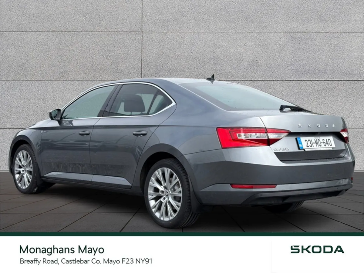 Skoda Superb Hatchback, Diesel, 2023, Grey