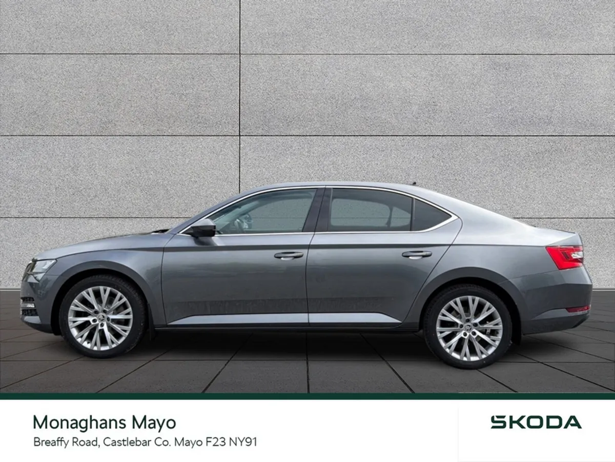 Skoda Superb Hatchback, Diesel, 2023, Grey