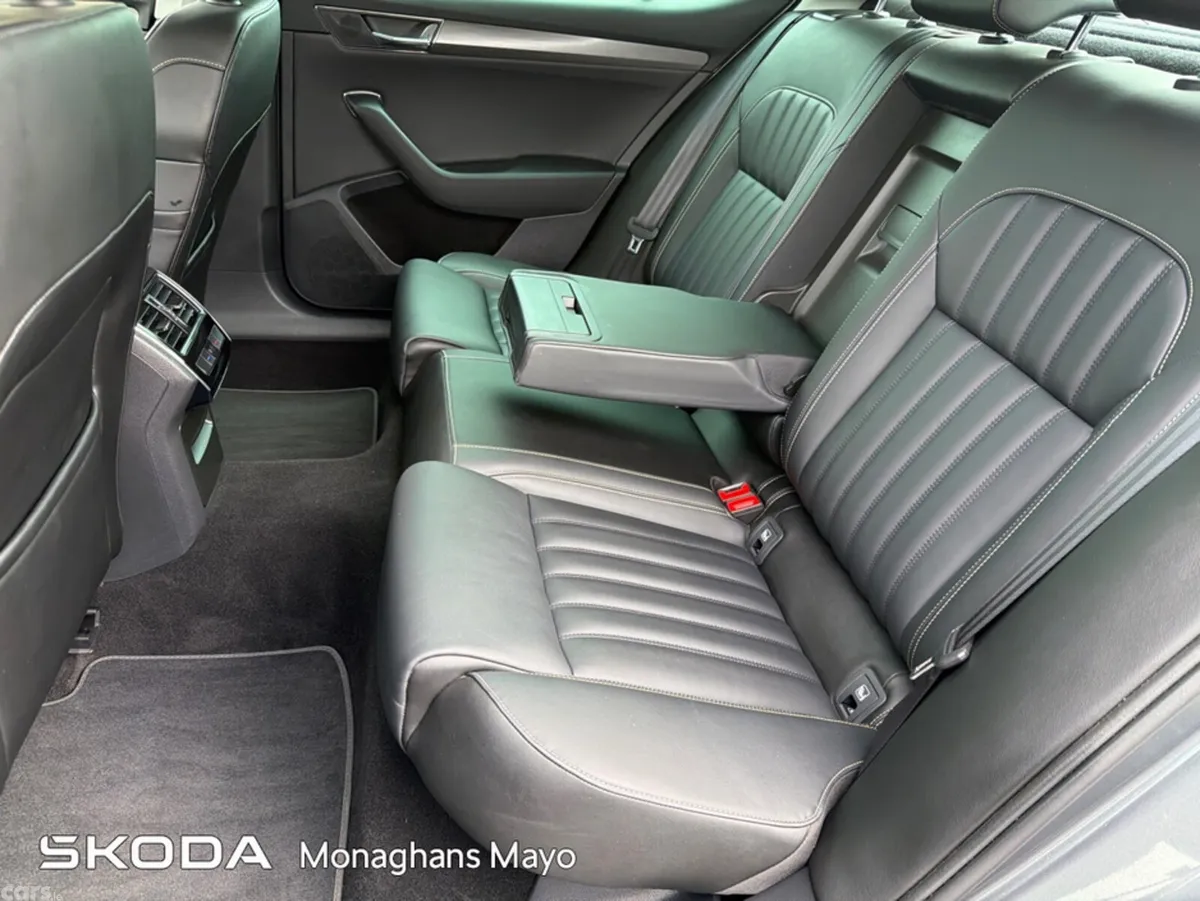 Skoda Superb Hatchback, Diesel, 2023, Grey