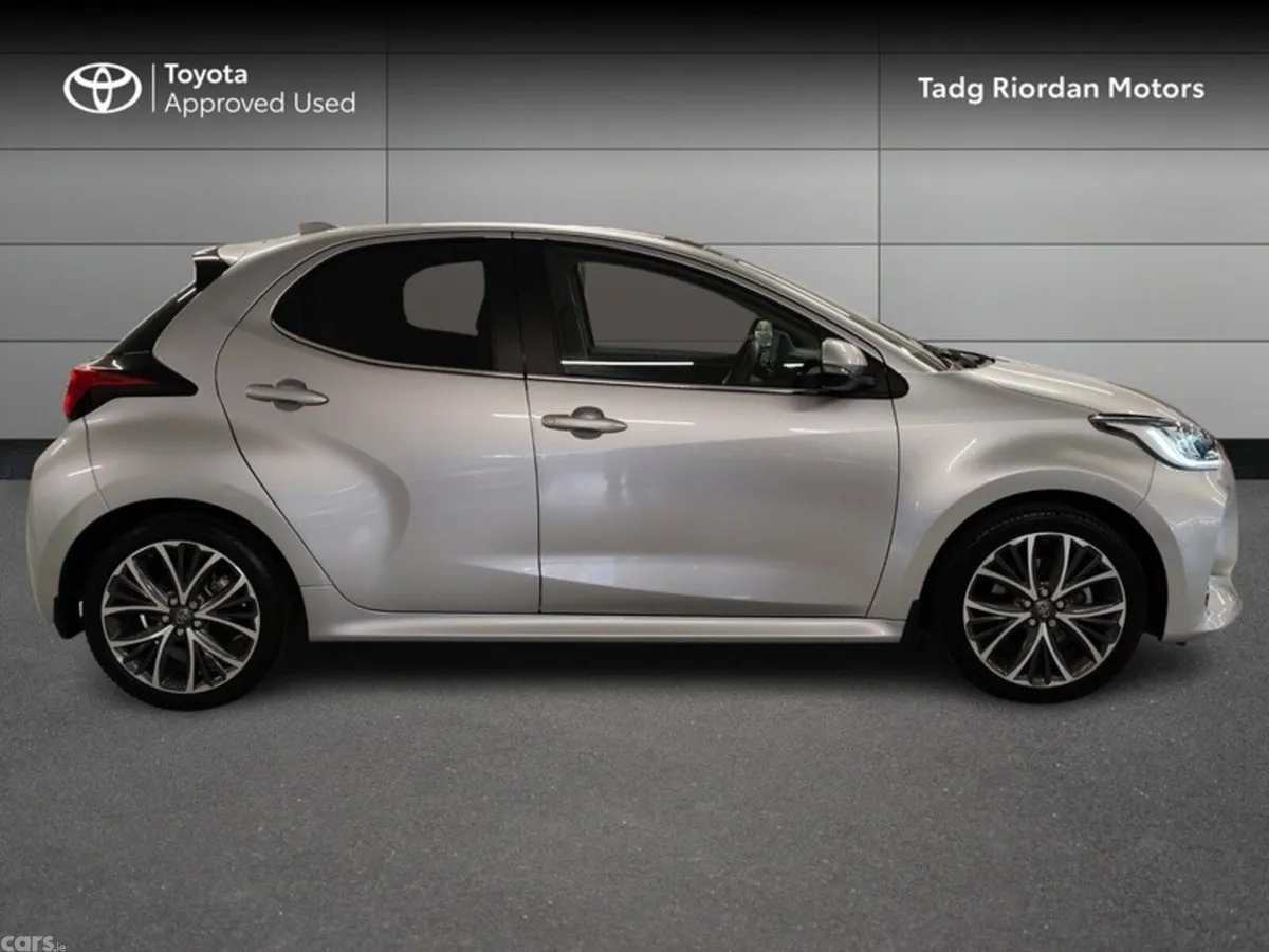 Toyota Yaris Hatchback, Petrol Hybrid, 2023, Silver