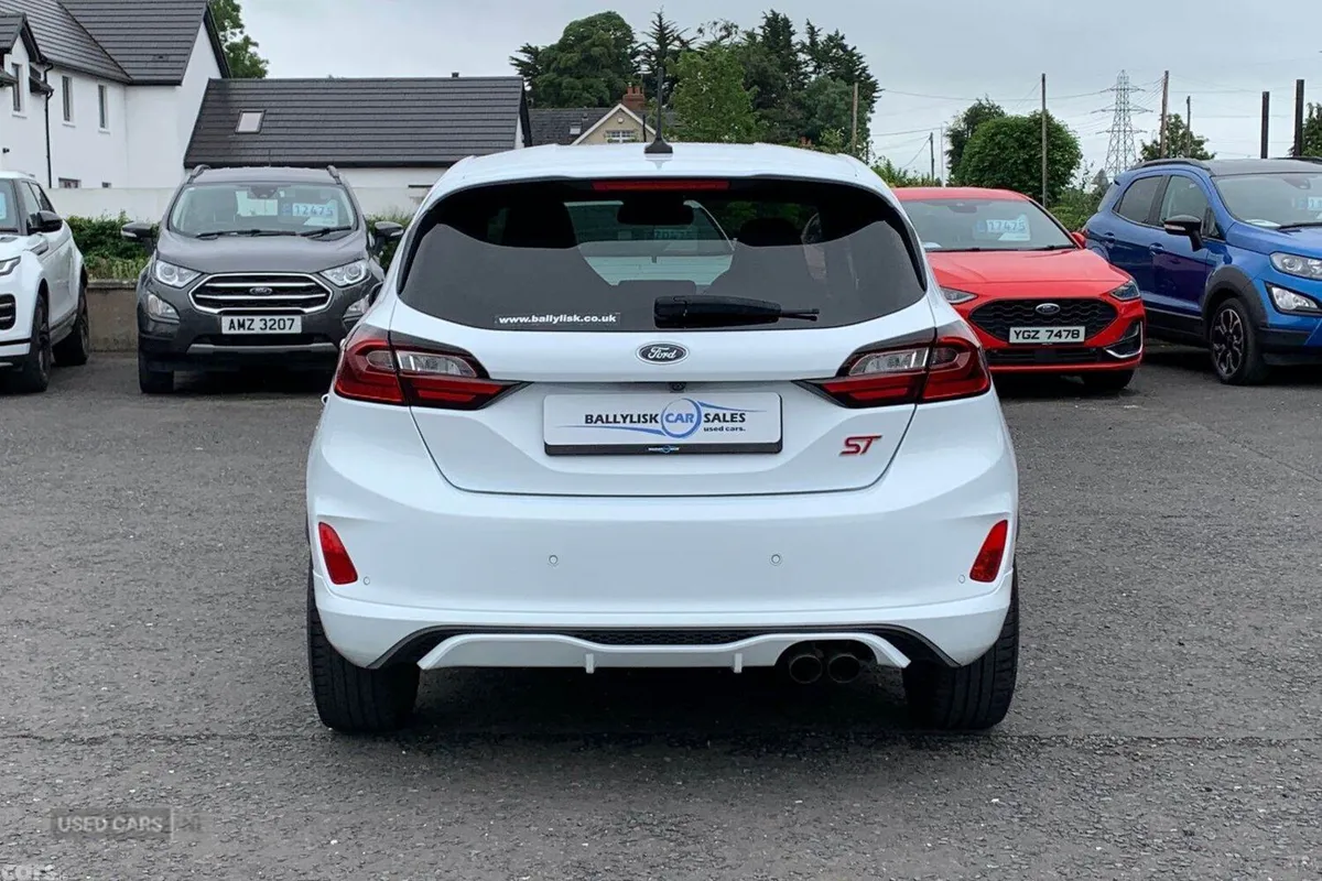 Ford Fiesta Hatchback, Petrol, 2023, White