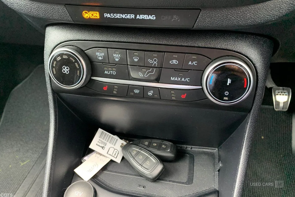 Ford Fiesta Hatchback, Petrol, 2023, White