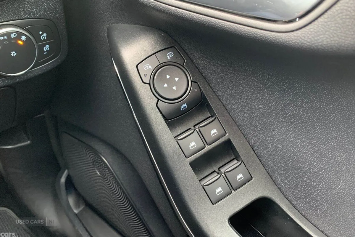 Ford Fiesta Hatchback, Petrol, 2023, White