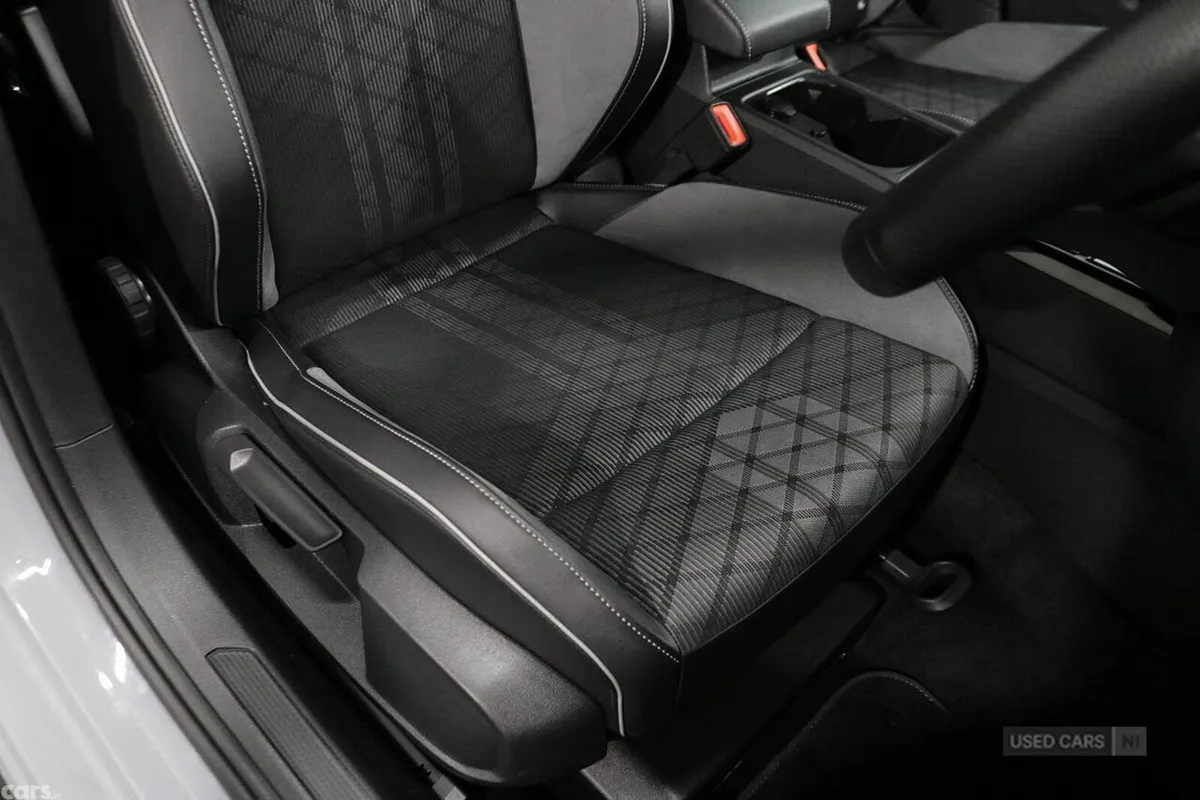 Volkswagen Golf Hatchback, Petrol Hybrid, 2023, Grey