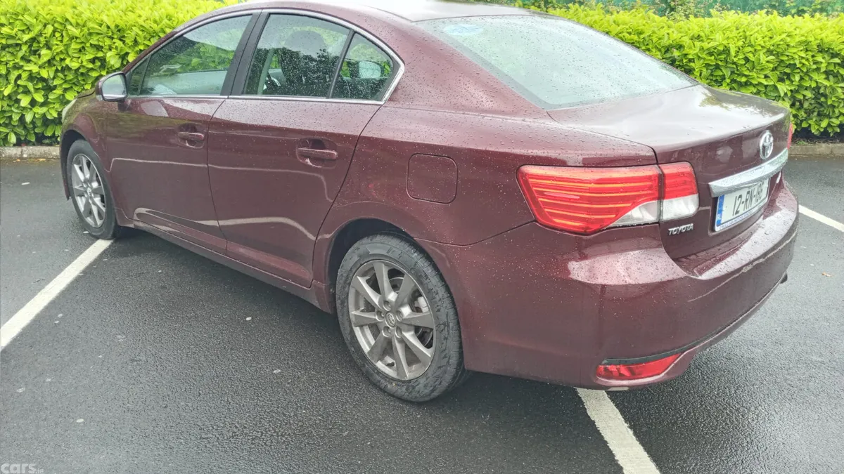 Toyota Avensis Saloon, Diesel, 2012, Red