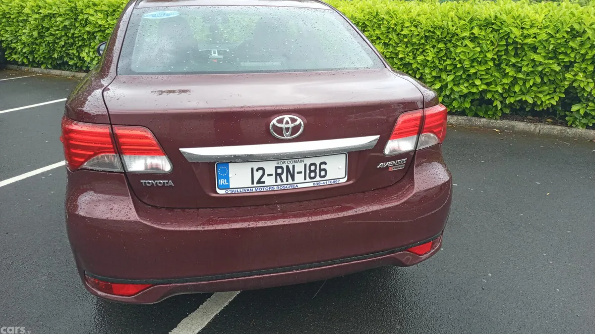 Toyota Avensis Saloon, Diesel, 2012, Red