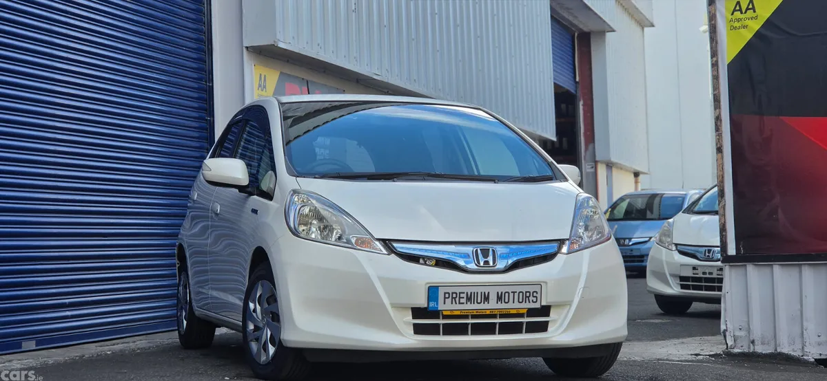 Honda Fit Hatchback, Petrol Hybrid, 2013, White