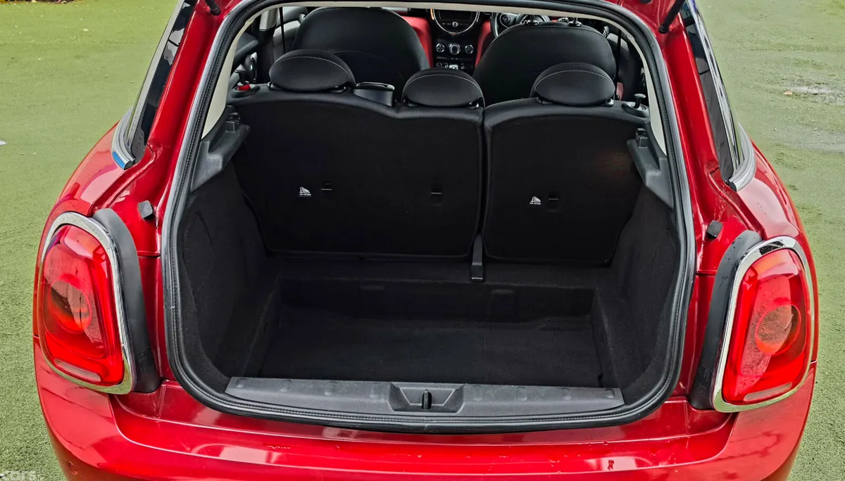 Mini One Hatchback, Diesel, 2015, Red