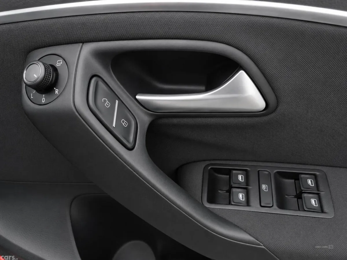 Volkswagen Polo , Petrol, 2014, 