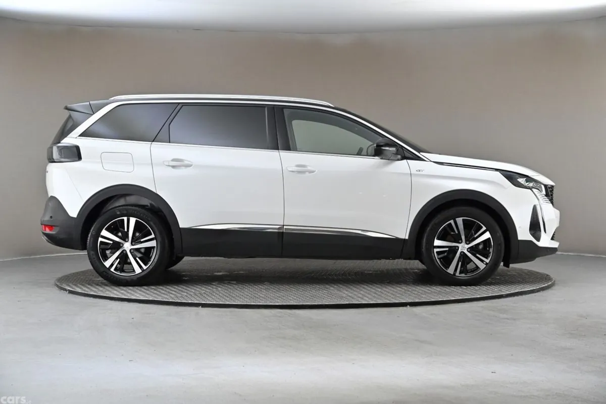 Peugeot 5008 MPV, Petrol Hybrid, 2024, White