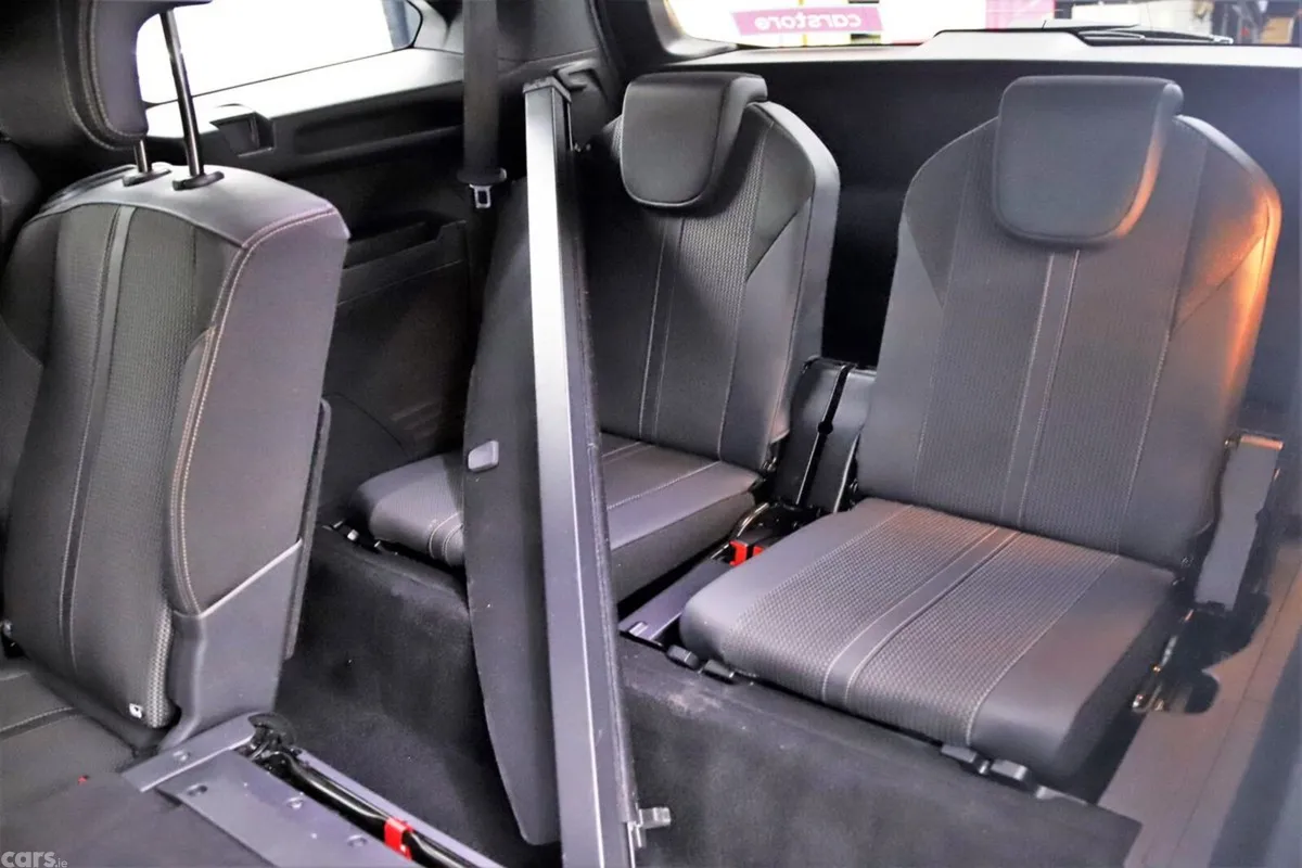 Peugeot 5008 MPV, Petrol Hybrid, 2024, White