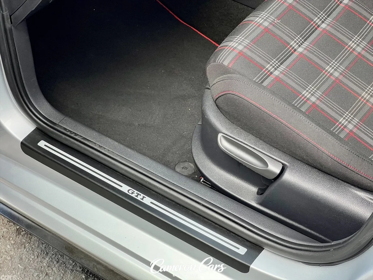 Volkswagen Polo Hatchback, Petrol, 2015, Silver