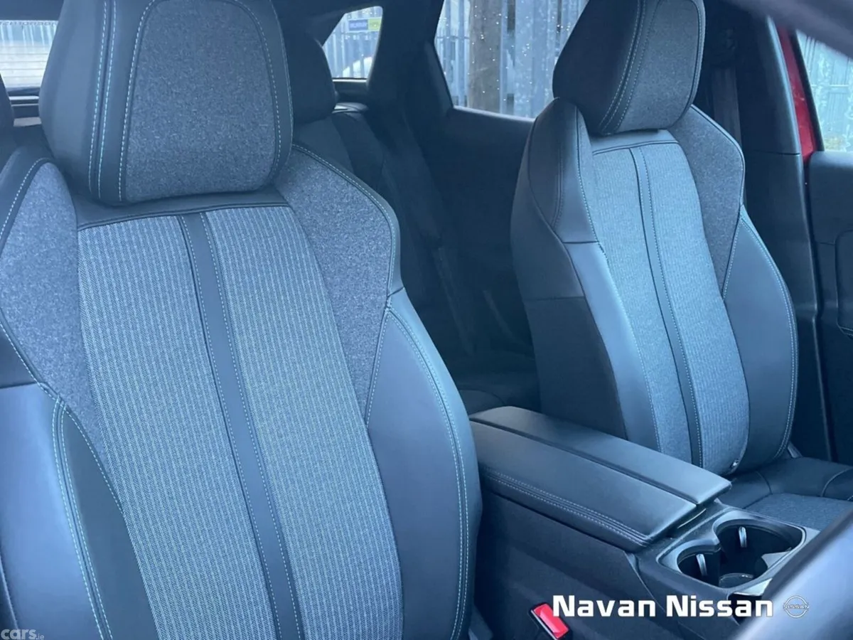 Peugeot 3008 MPV, Petrol Hybrid, 2024, Red