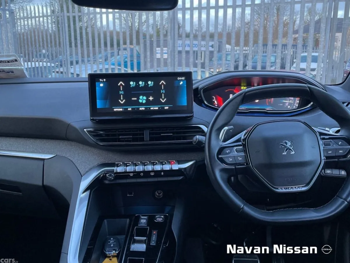 Peugeot 3008 MPV, Petrol Hybrid, 2024, Red