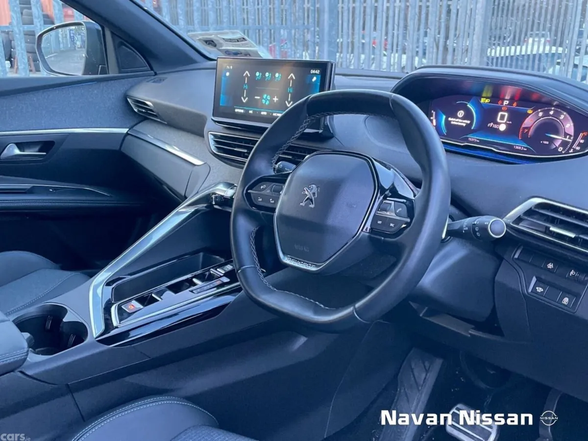 Peugeot 3008 MPV, Petrol Hybrid, 2024, Red