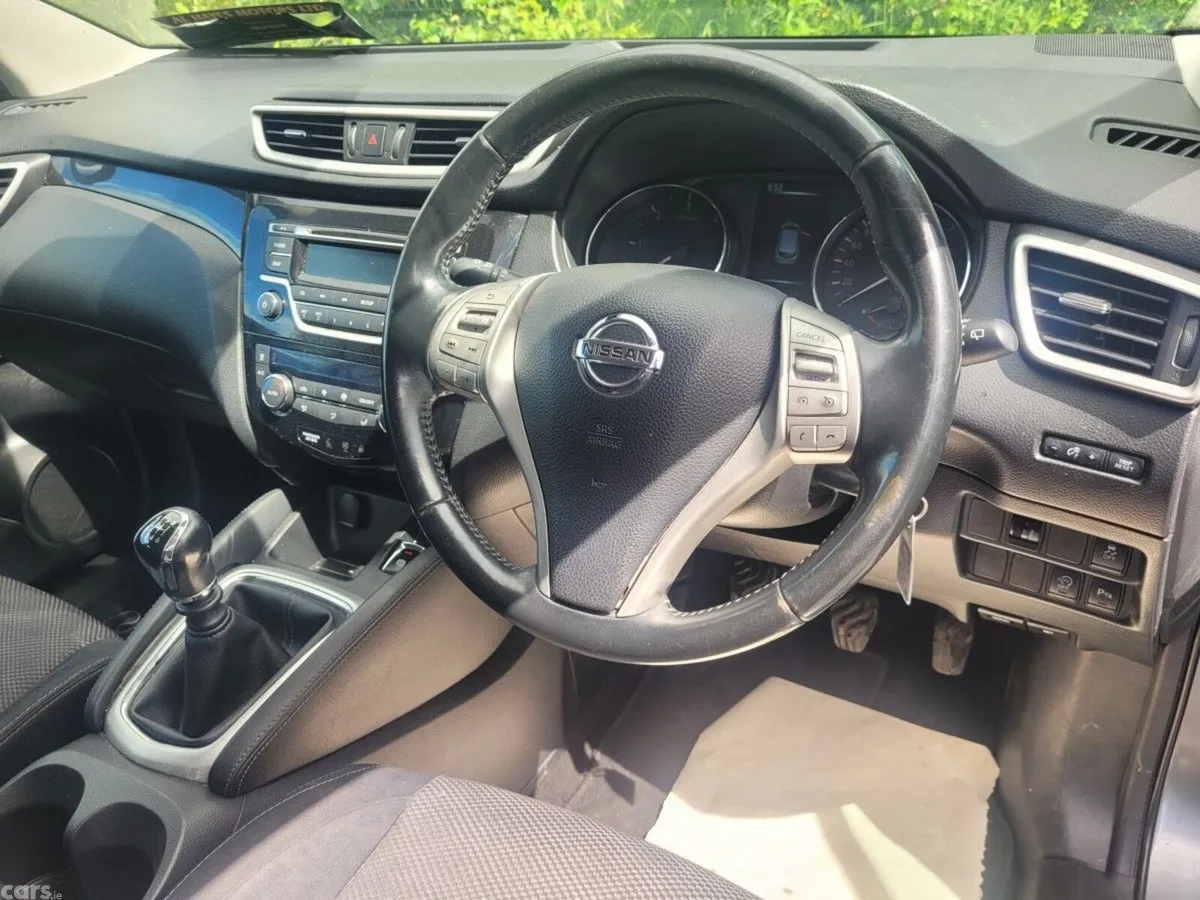 Nissan Qashqai Hatchback, Diesel, 2014, Grey