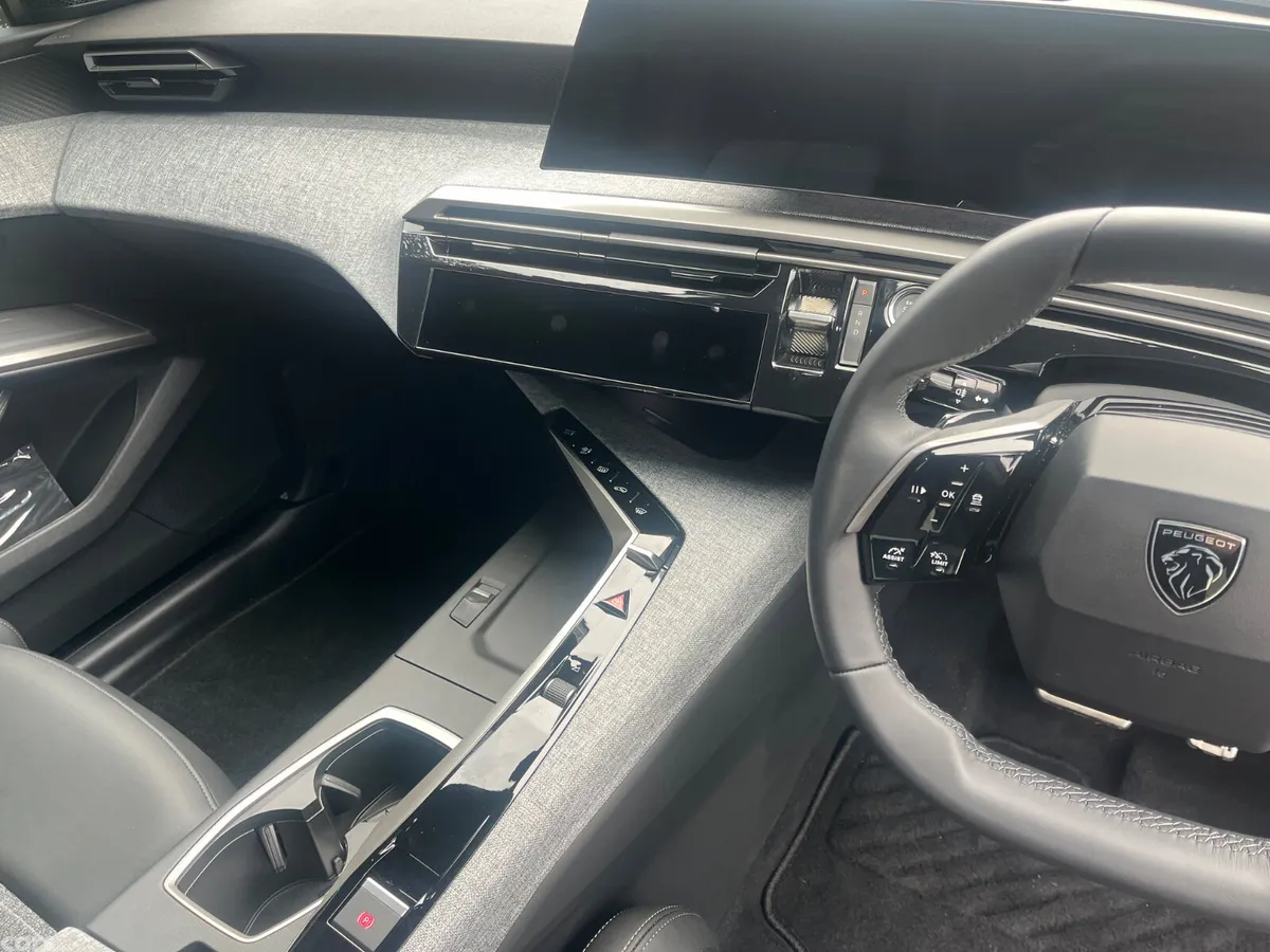 Peugeot 3008 MPV, Electric, 2026, Grey