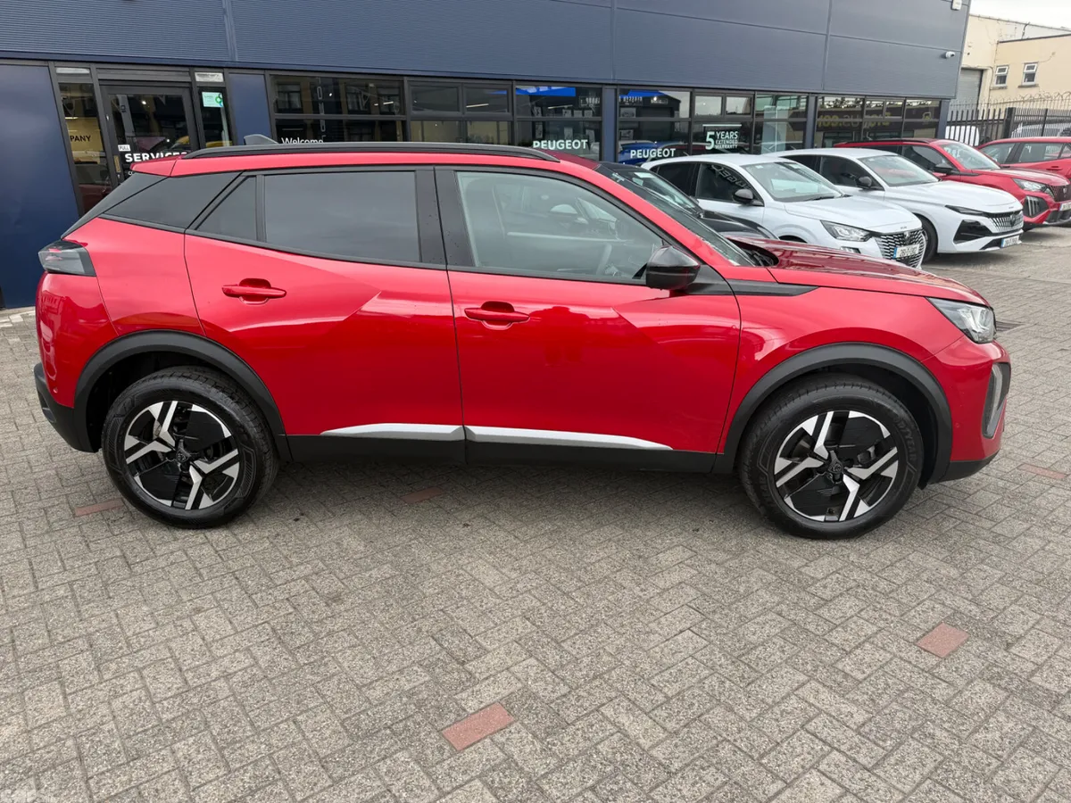 Peugeot 2008 MPV, Petrol, 2025, Red