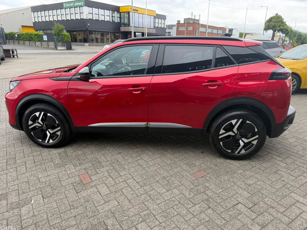 Peugeot 2008 MPV, Petrol, 2025, Red