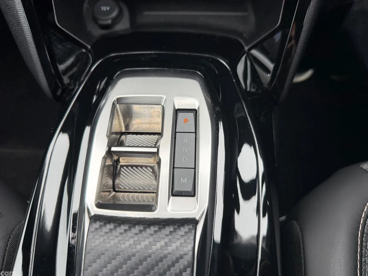 Peugeot 2008 MPV, Petrol, 2025, Red