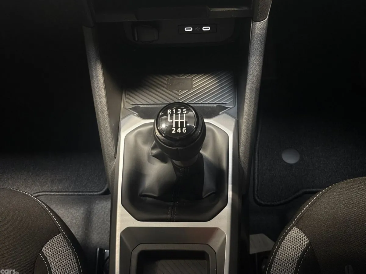 Dacia Duster SUV, Petrol Hybrid, 2026, Grey