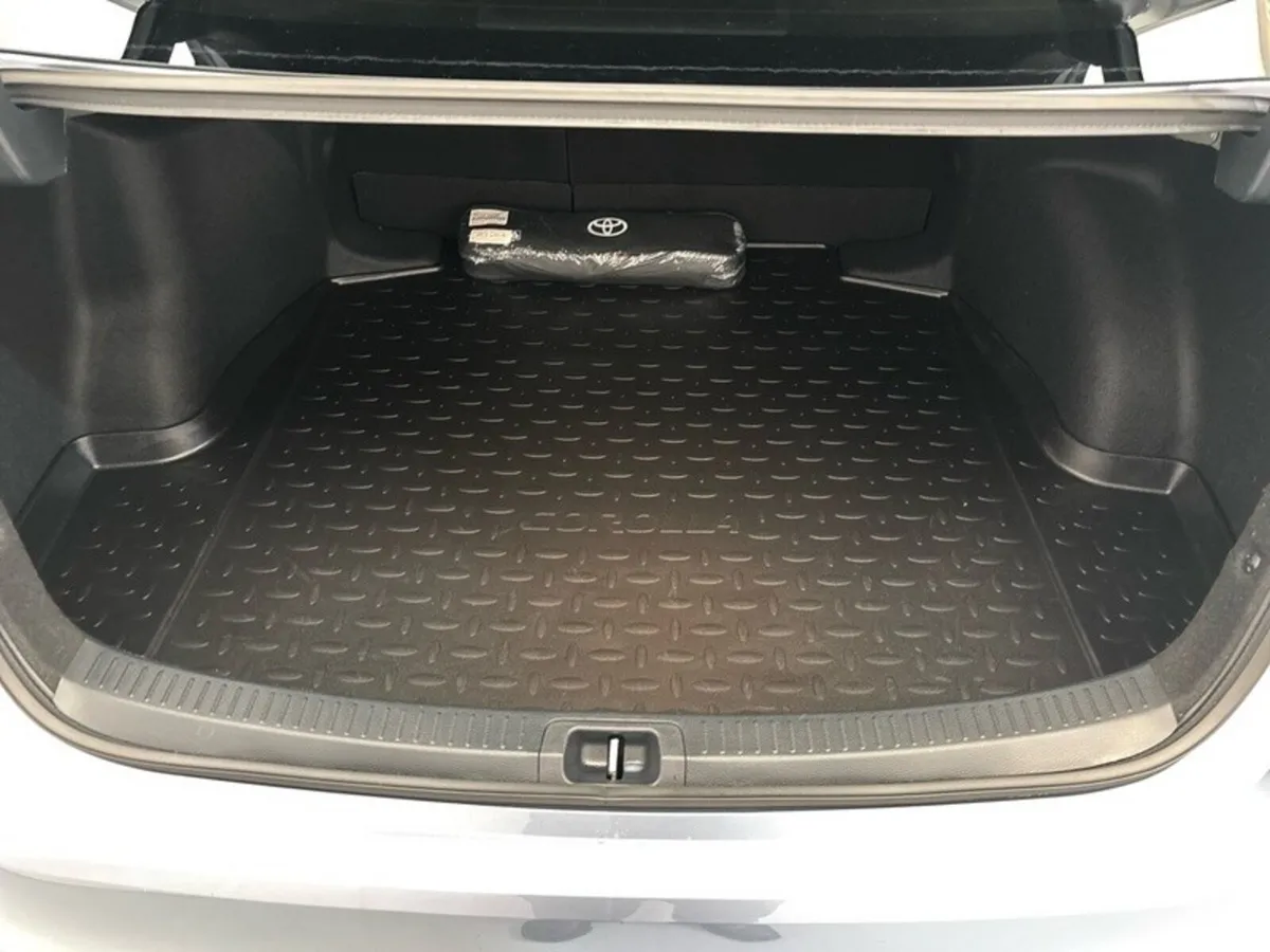 Toyota Corolla Saloon, Petrol Hybrid, 2023, Grey