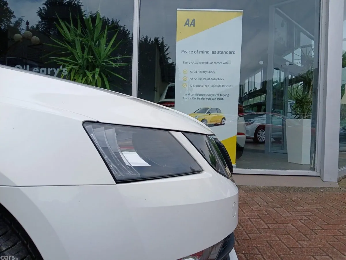 Skoda Octavia Saloon, Diesel, 2020, White