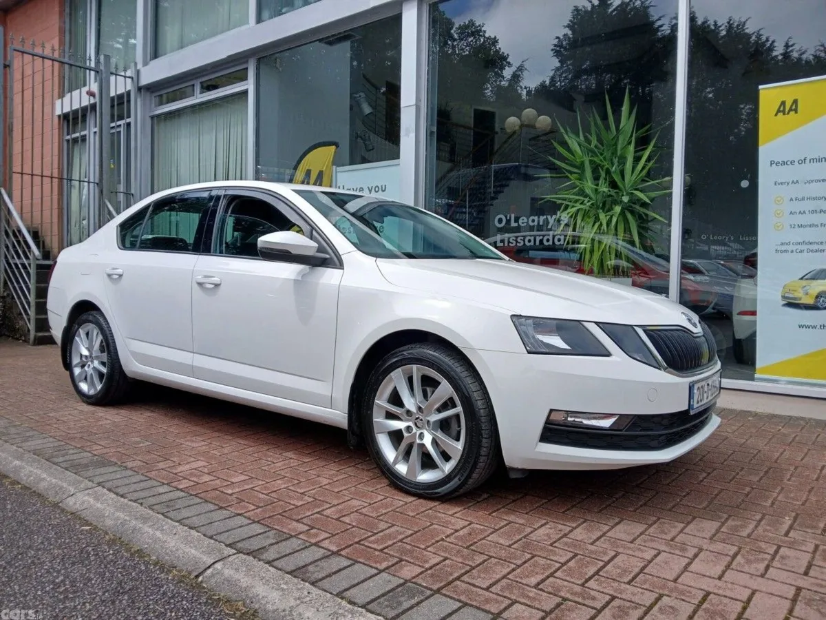 Skoda Octavia Saloon, Diesel, 2020, White