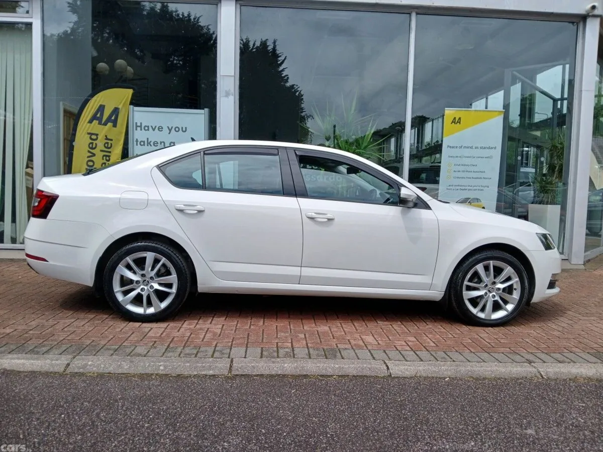 Skoda Octavia Saloon, Diesel, 2020, White