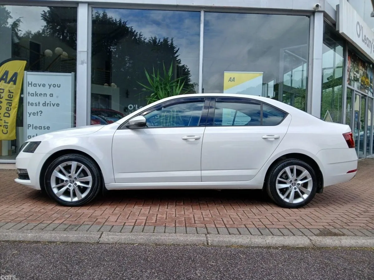 Skoda Octavia Saloon, Diesel, 2020, White