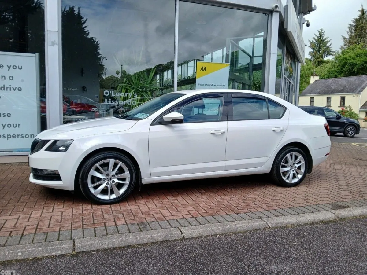 Skoda Octavia Saloon, Diesel, 2020, White