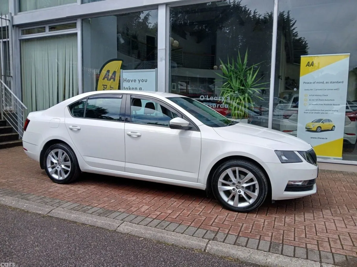 Skoda Octavia Saloon, Diesel, 2020, White