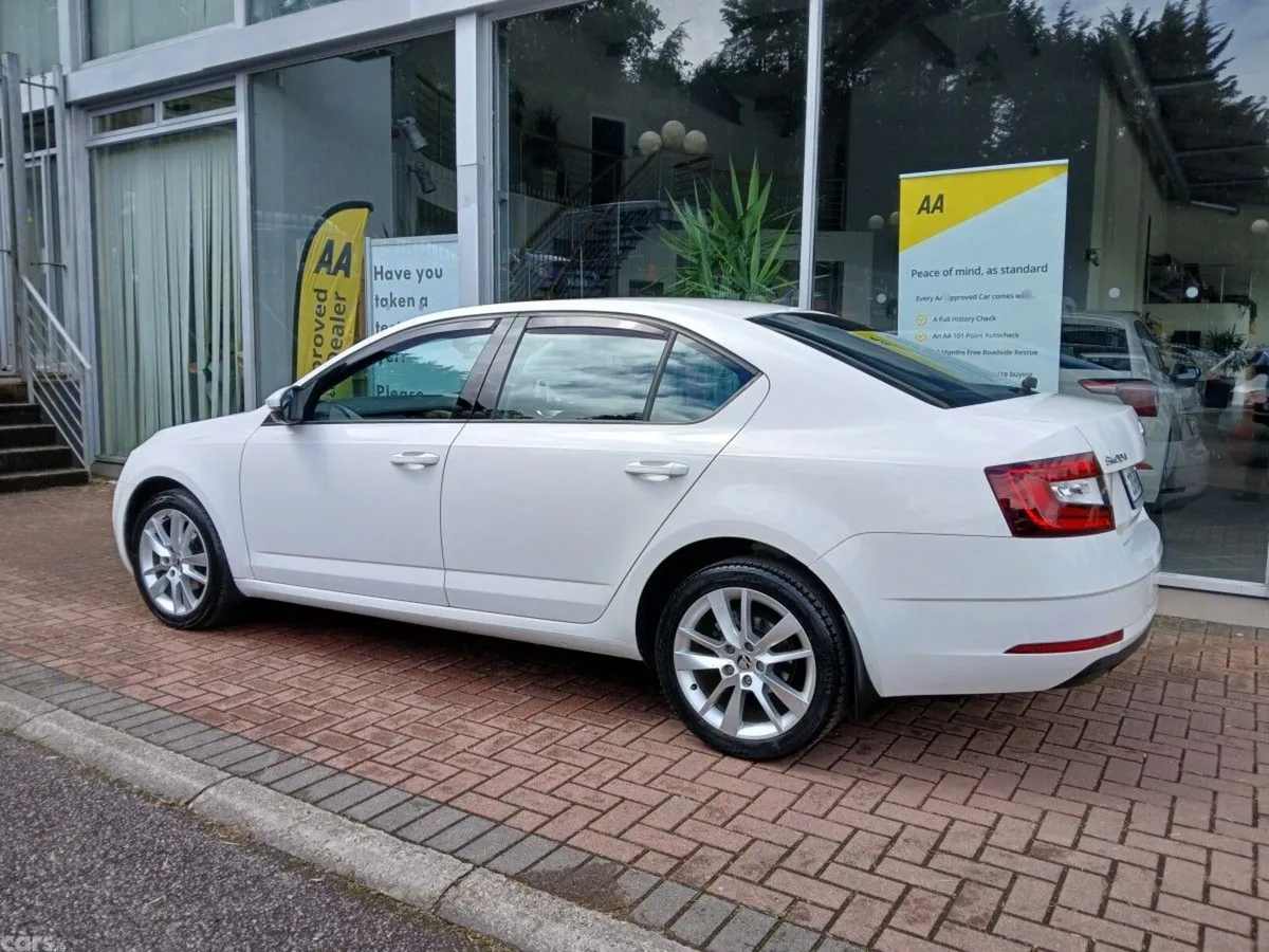 Skoda Octavia Saloon, Diesel, 2020, White
