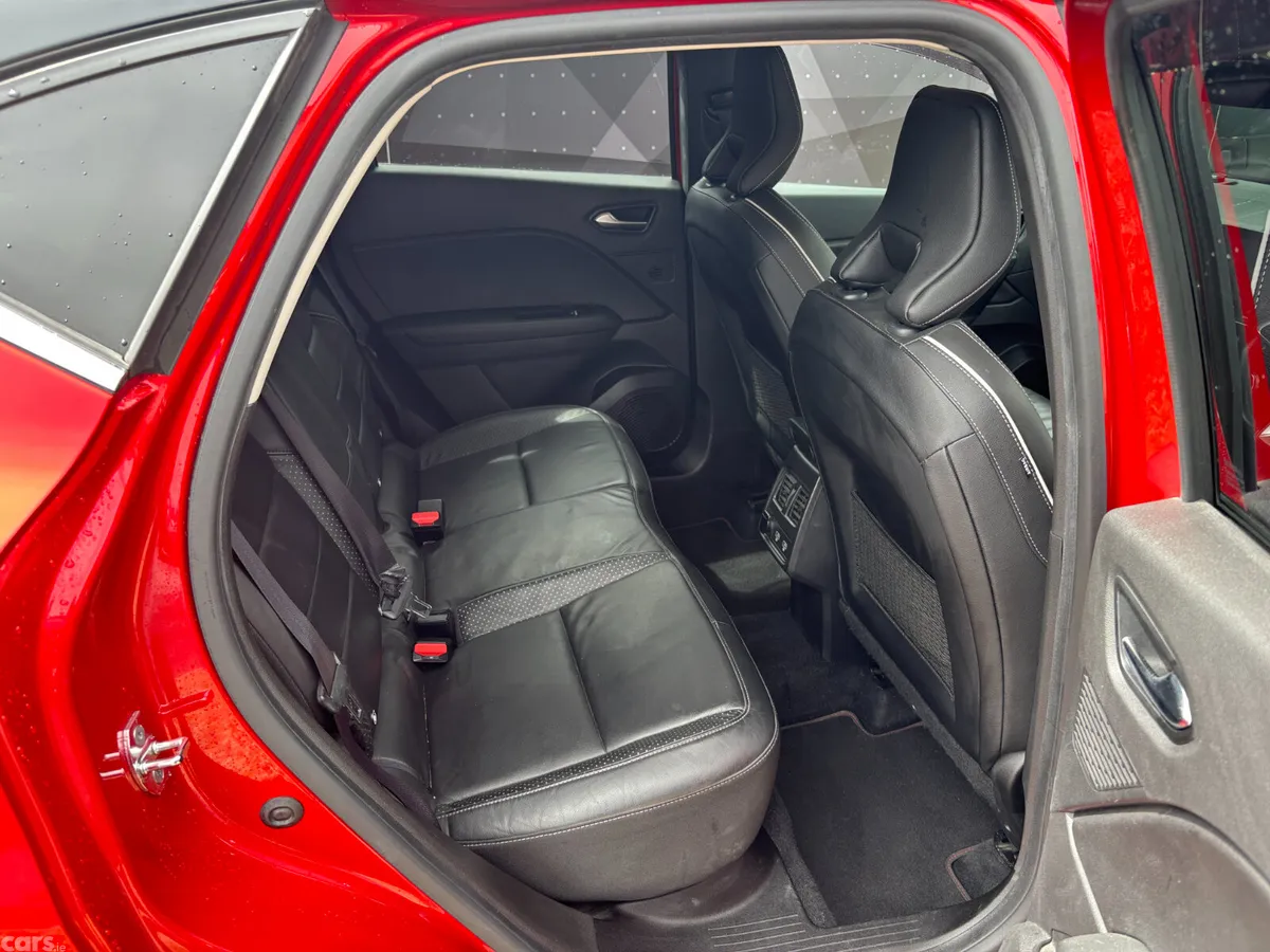 Renault Captur Hatchback, Petrol, 2021, Red