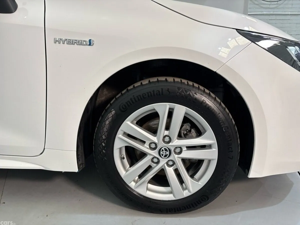 Toyota Corolla Hatchback, Petrol Hybrid, 2021, White