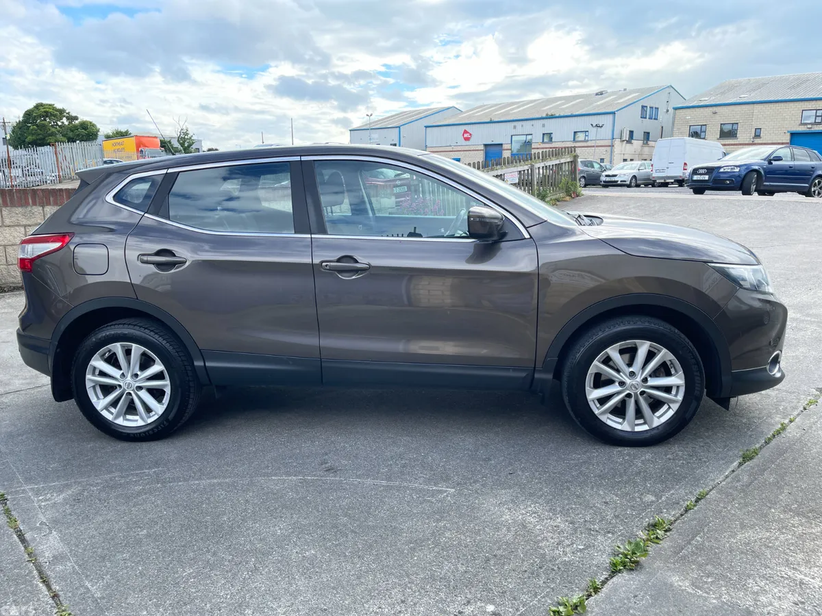 Nissan Qashqai Hatchback, Diesel, 2015, Brown