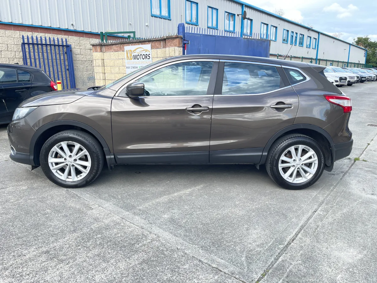 Nissan Qashqai Hatchback, Diesel, 2015, Brown
