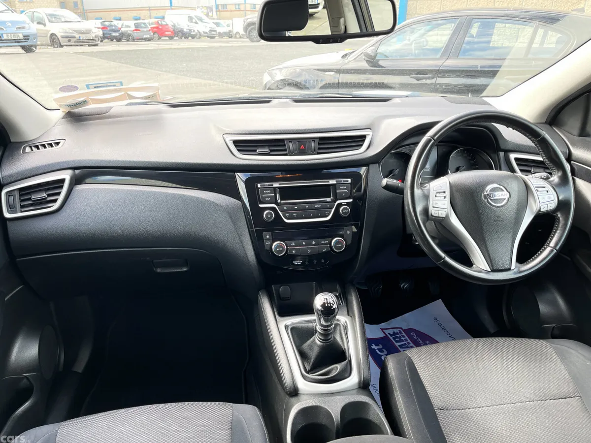 Nissan Qashqai Hatchback, Diesel, 2015, Brown