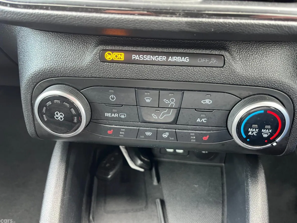 Ford Focus Hatchback, Diesel, 2022, Black