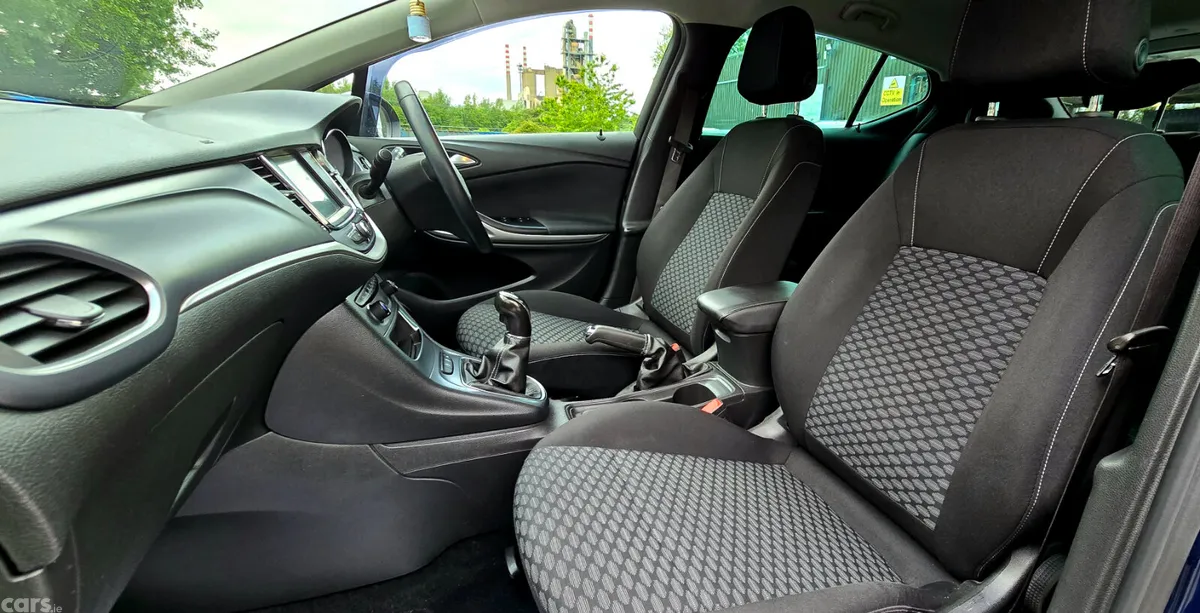 Vauxhall Astra Hatchback, Diesel, 2020, Blue