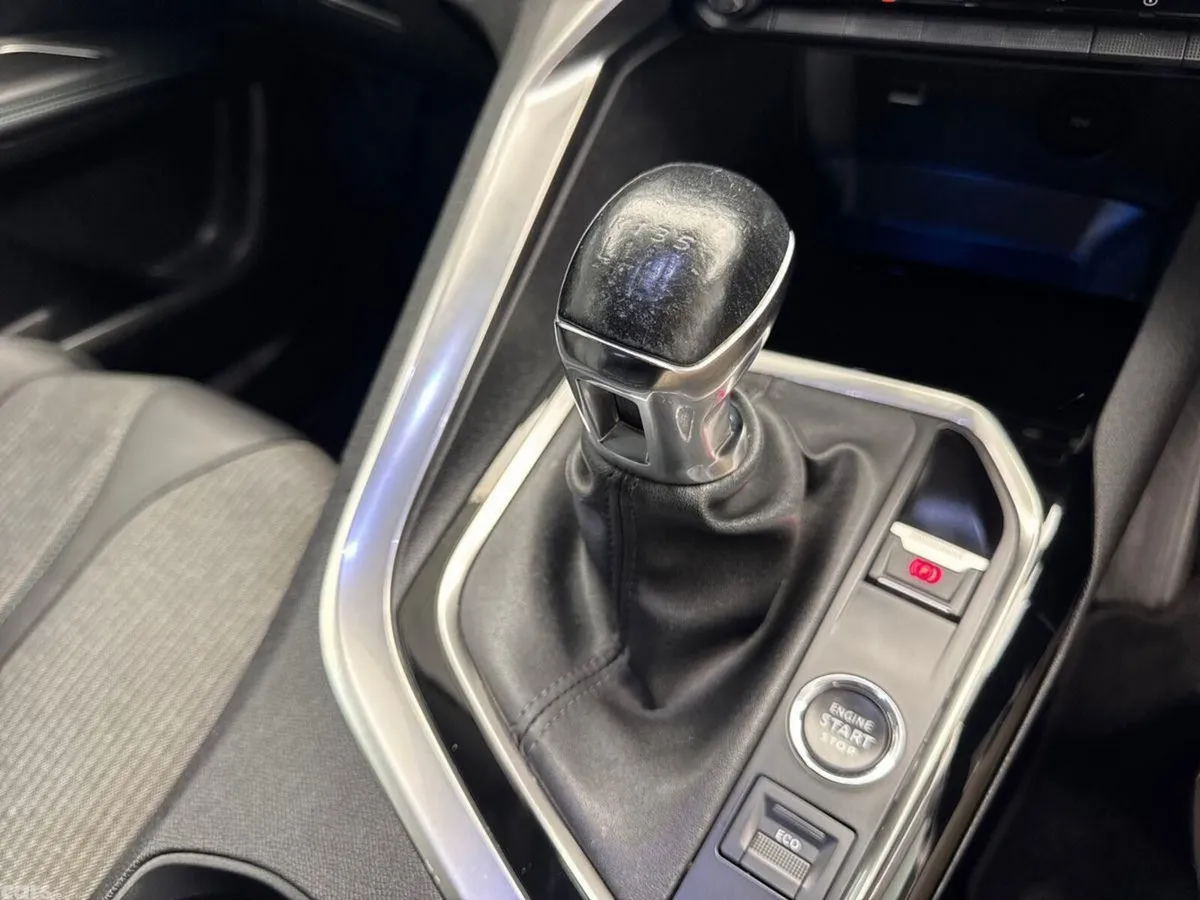 Peugeot 3008 MPV, Diesel, 2022, White